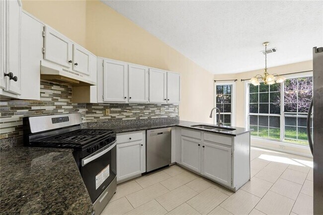 Building Photo - 2600 Avalon Pl