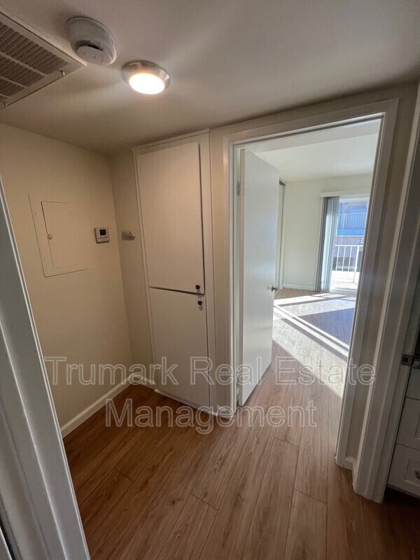 Building Photo - 2719 Montrose Ave