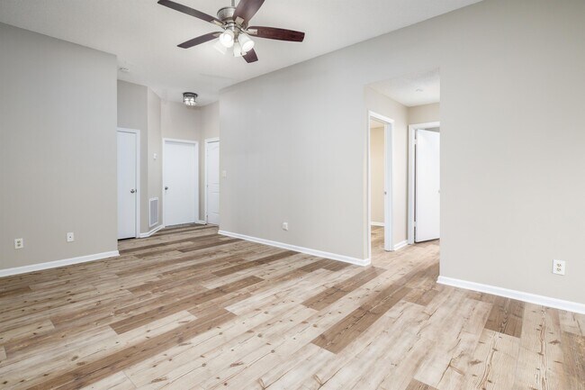 Building Photo - 117 Willow Bluff Dr