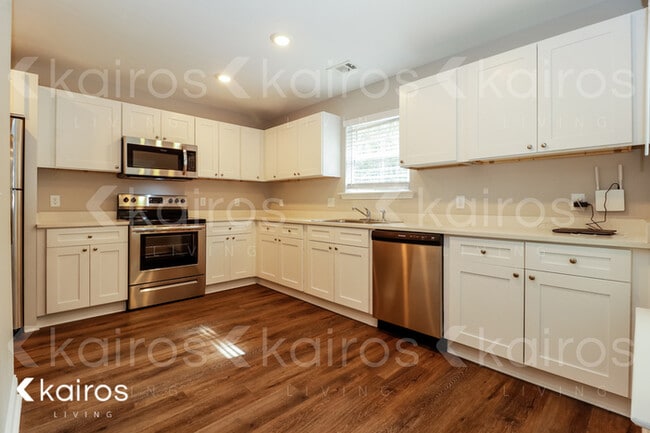 Building Photo - 147 Cottage Grove Rd.