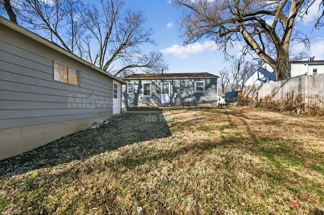 Building Photo - 334 Mueller Ave