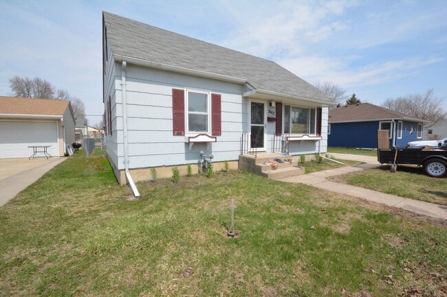 Building Photo - Beautiful 3 Bedroom with ALL the Updates!