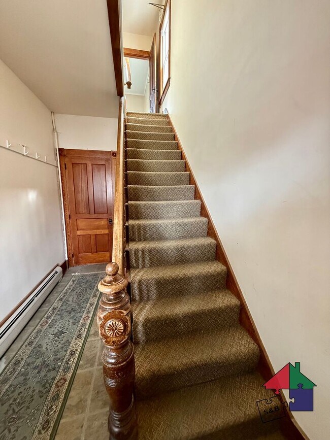 Building Photo - 37 Church Hill Rd