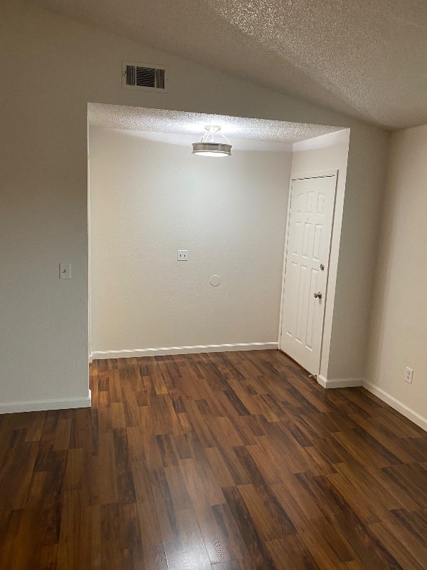 Building Photo - 902 Muscovy Ct