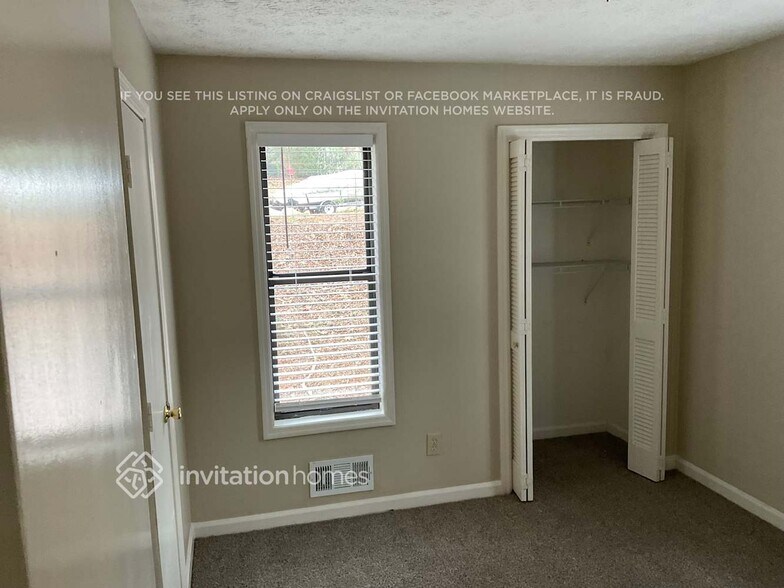 Building Photo - 4745 N View Rd NW