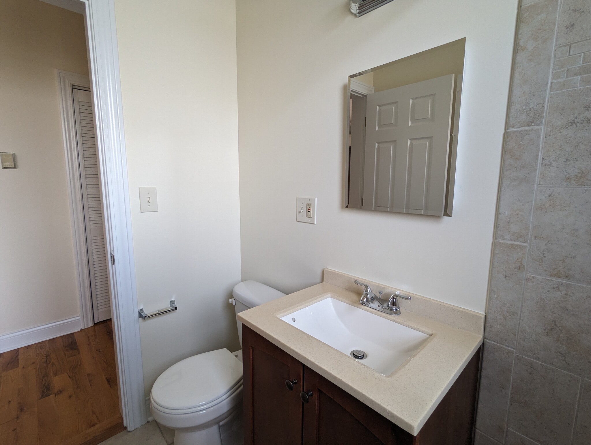 Building Photo - 338 Tudor Ct