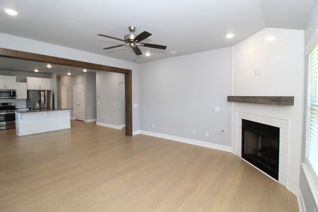 Building Photo - 427 Wagon Wheel Ave