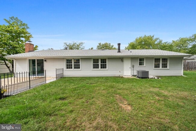 Building Photo - 2106 Dennis Rd