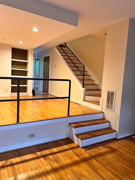 Building Photo - 407 McCauley St