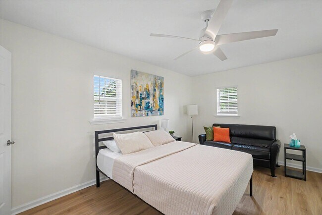 Building Photo - 713 Stafford St