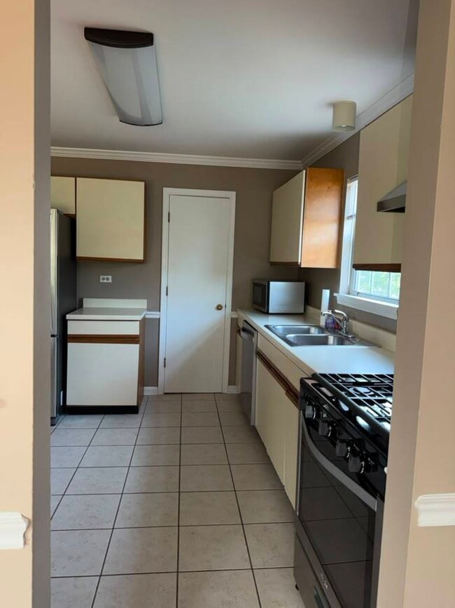 Building Photo - 1228 Bradwell Ln