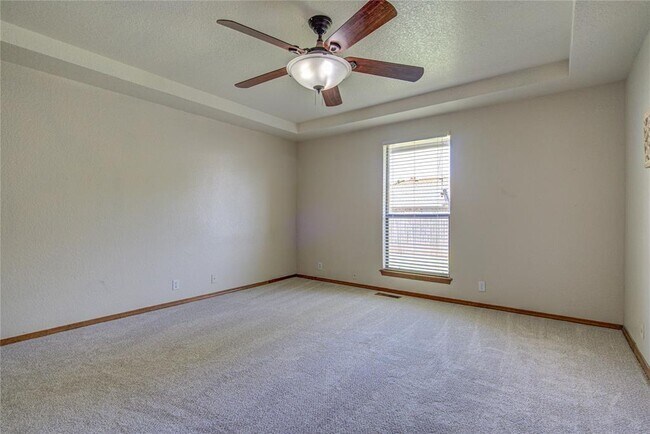 Building Photo - 2109 Shamrock Dr