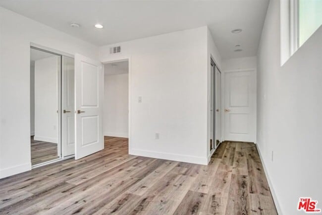 Building Photo - 2419 Cochran Ave