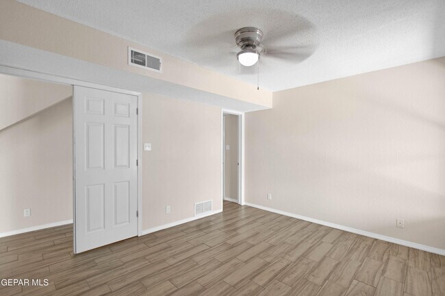 Building Photo - 11816 2 Towers Dr