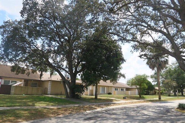 Building Photo - 1513 Sophie Blvd