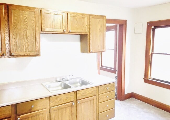 Primary Photo - 496 Maryland Ave W