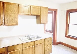 Building Photo - 496 Maryland Ave W