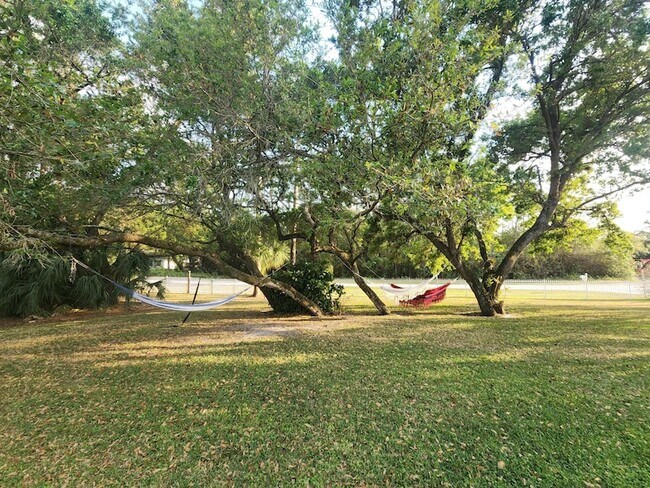 Building Photo - 16975 83rd Pl N