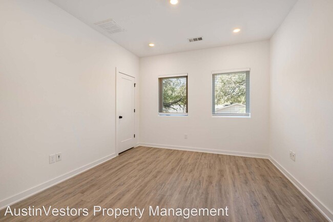 Building Photo - 1 br, 1.5 bath House - 5924 S. Congress Av...