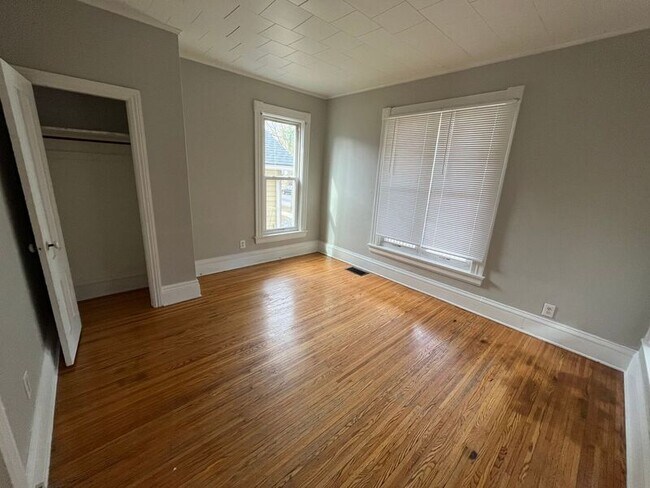 Building Photo - 353-355 Pearl St