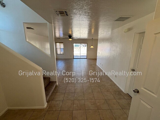 Building Photo - Beautiful 2-story 4-Bedroom, 2 Bath House with Loft for Rent (Green Valley)