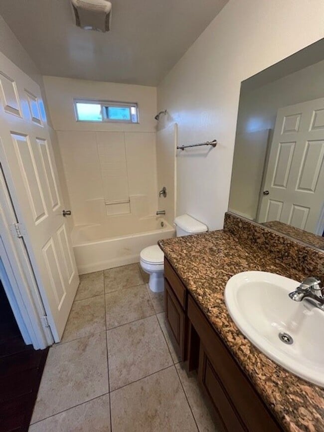 Building Photo - 725 L St