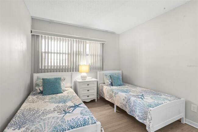 Building Photo - 7193 W Country Club Dr N