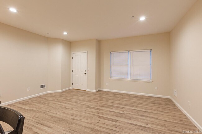 Building Photo - 1 Sophia Ct