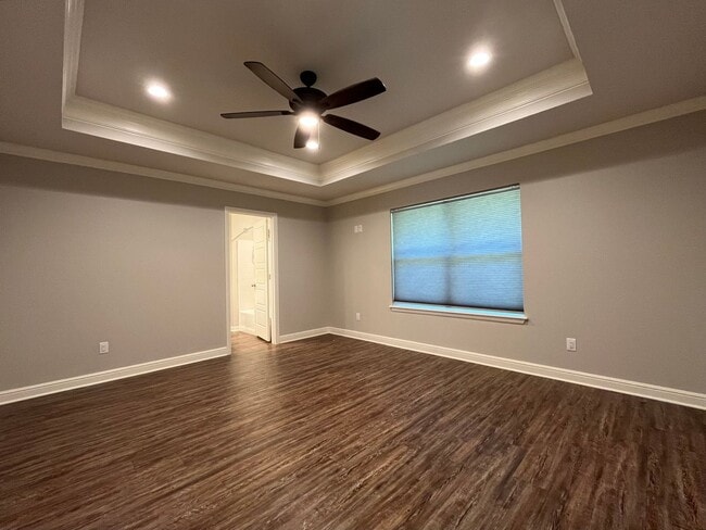 Building Photo - 5429 Meadow Ridge Dr