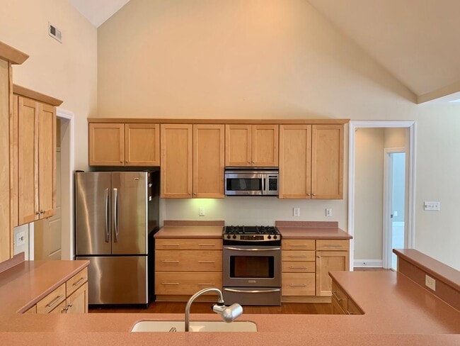 Building Photo - Great Home in Gated Community with Bonus Room!