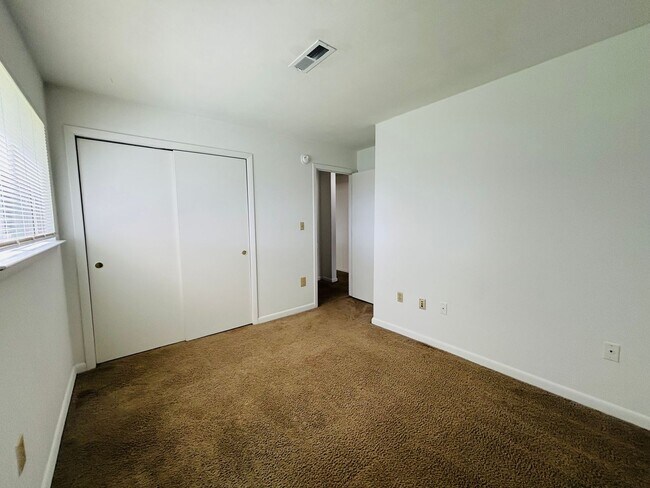 Building Photo - 833 Claytor Square