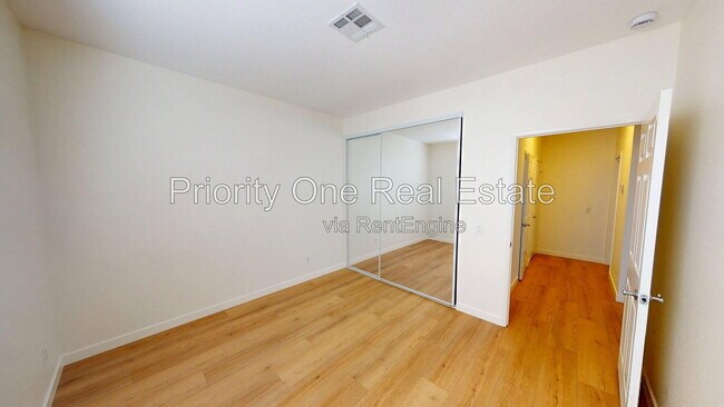 Building Photo - 10844 Sabre Hill Dr