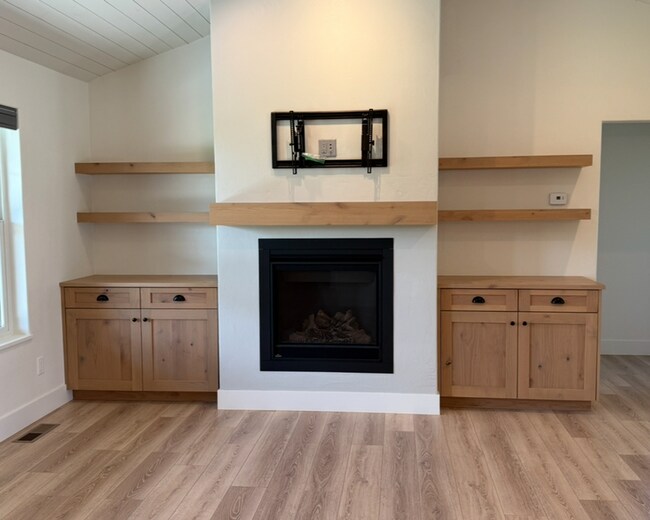 Building Photo - Stunning Kalispell Home in Silverbrook nei...