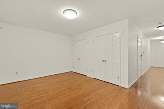 Building Photo - 1249 Quaker Hill Dr