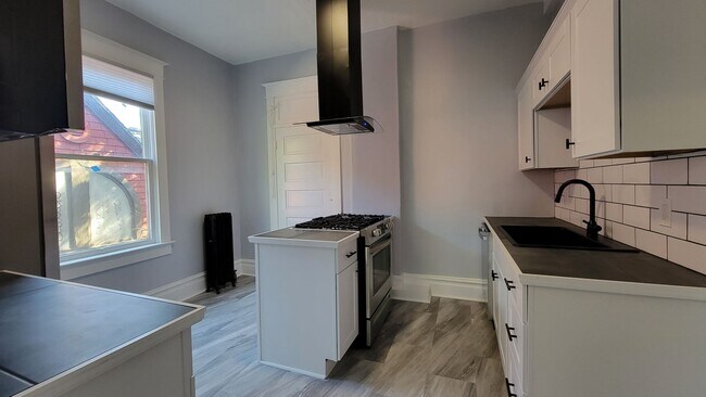 Building Photo - Aves Beauty