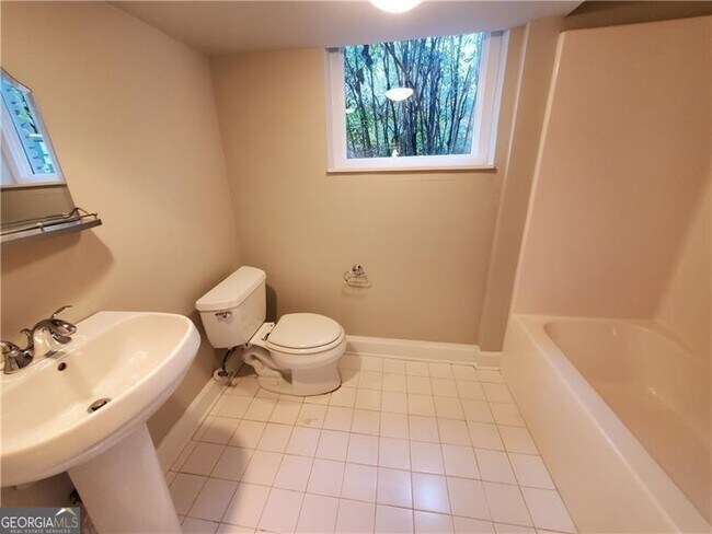 Building Photo - 4615 Mystic Dr NE
