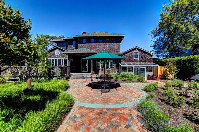 Building Photo - 3 Middle Pond Ln
