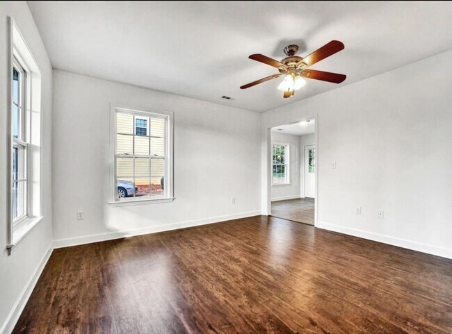 Building Photo - 305 S Calhoun St