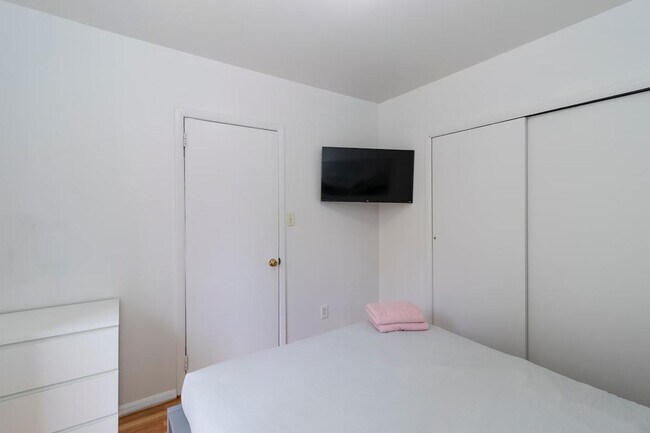 Building Photo - 1819d 2nd Ave