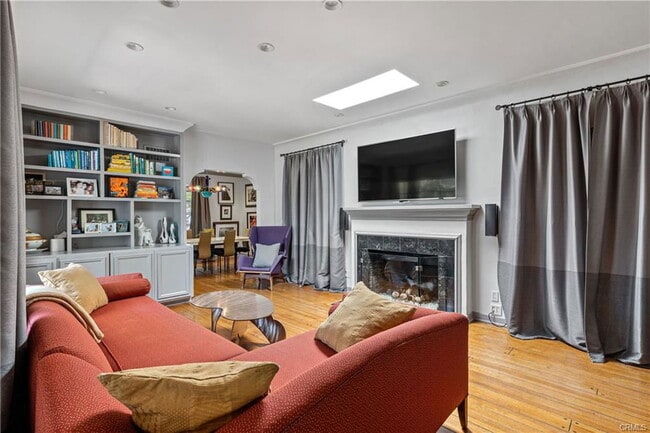 Building Photo - 1701 Pier Ave