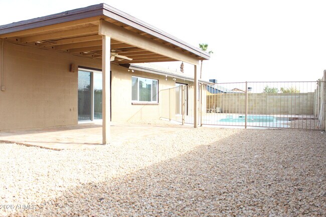 Building Photo - 7301 W Canterbury Dr