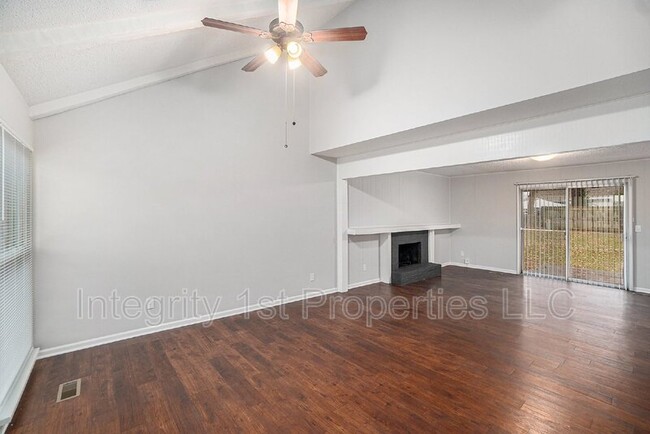 Building Photo - 3541 NE 72nd Terrace