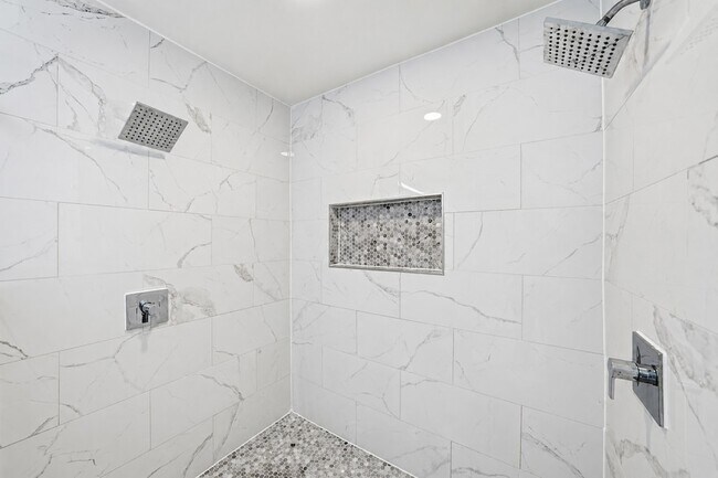 Building Photo - 7765 El Pensador Dr