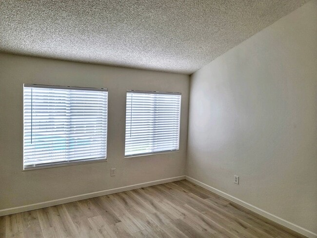 Building Photo - Updated 2 Bedroom Condo in Rohnert Park w/...