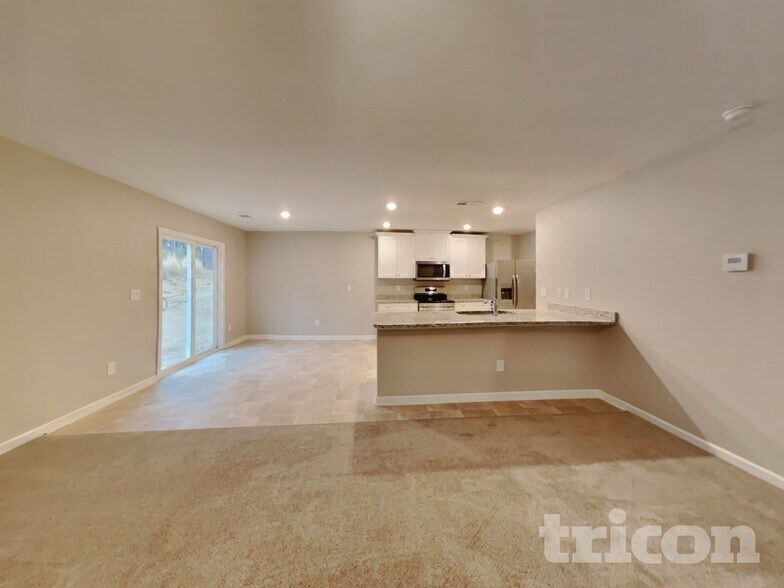 Building Photo - 120 Ivy Bank Dr