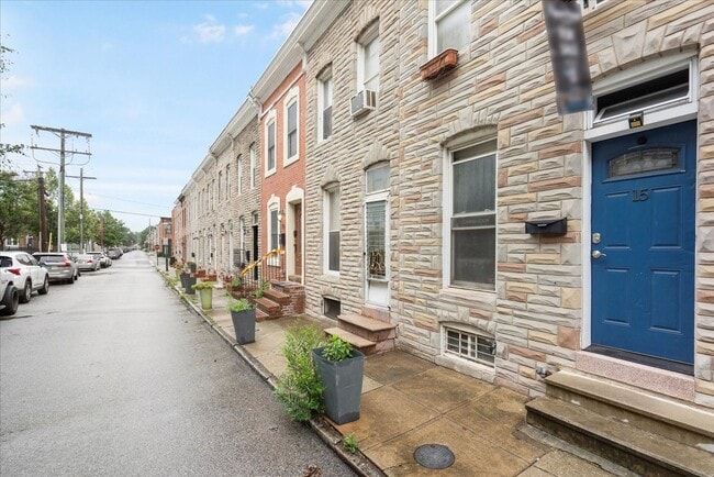 Building Photo - Stylish & Spacious 2 Bed, 1 Bath Home