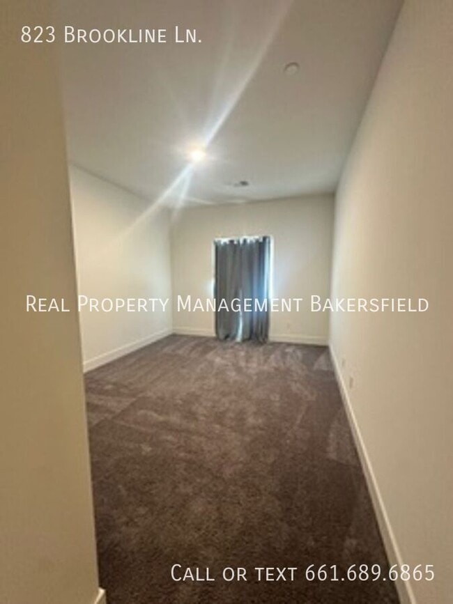 Building Photo - 823 Brookline Ln