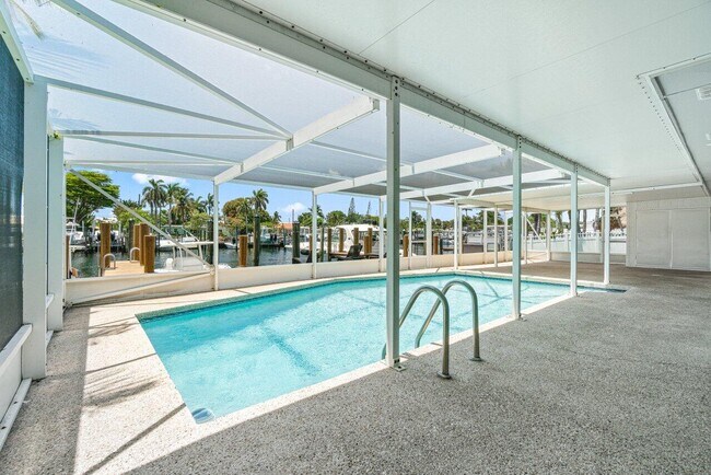 Building Photo - 718 Shore Dr