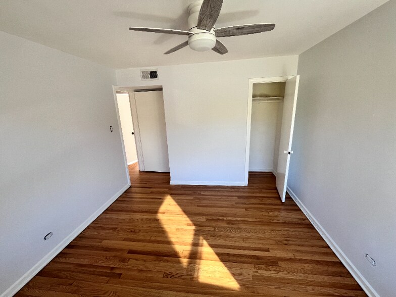 Building Photo - 3623 W Foster Ave