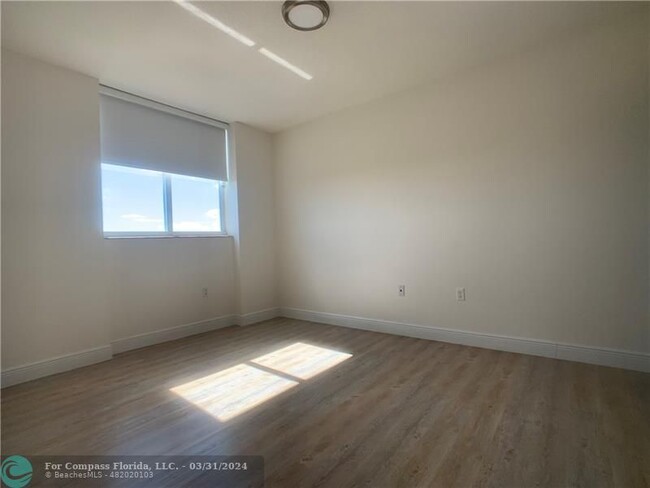 Building Photo - 987 SW 37th Ave